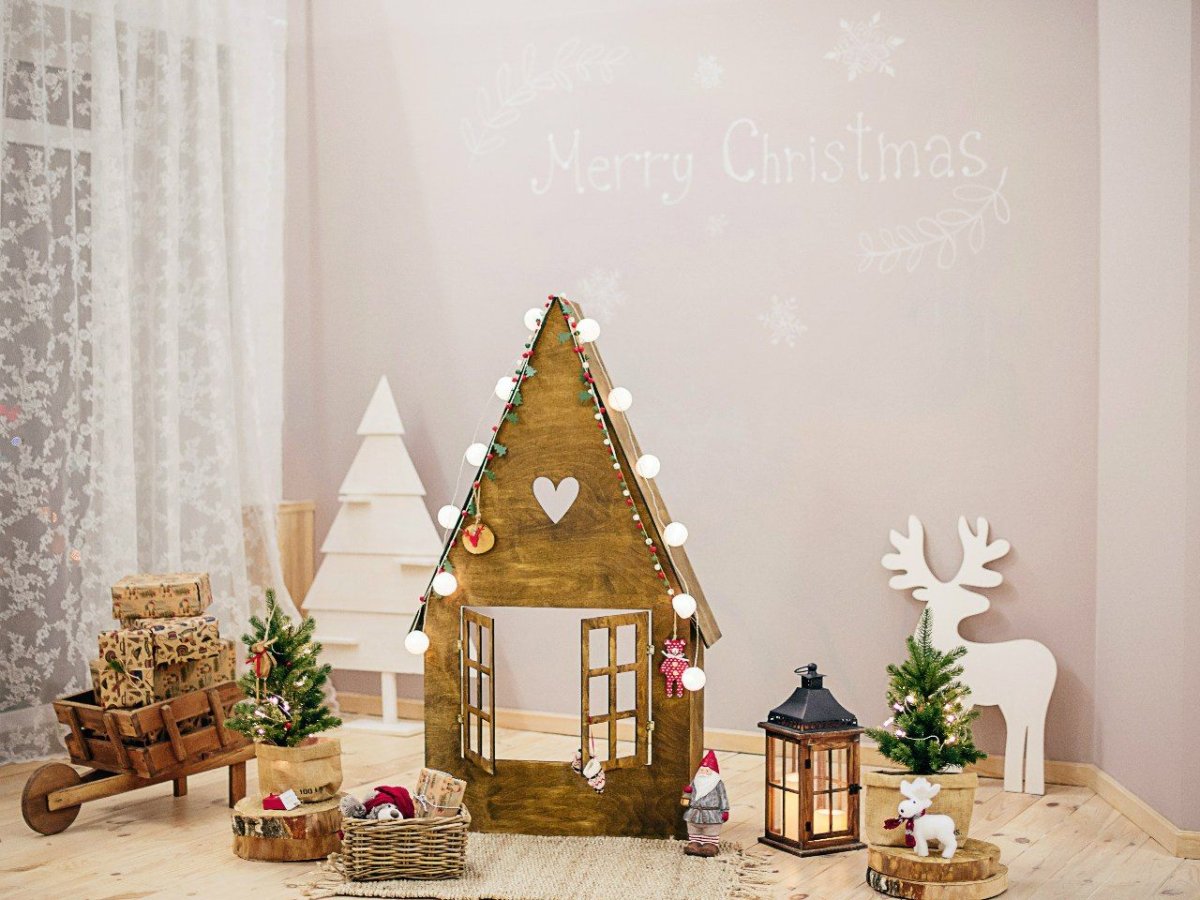 Новогодний домик для фотозоны