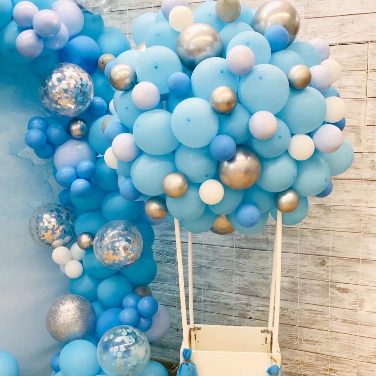 Фотозона с дождиком и шарами