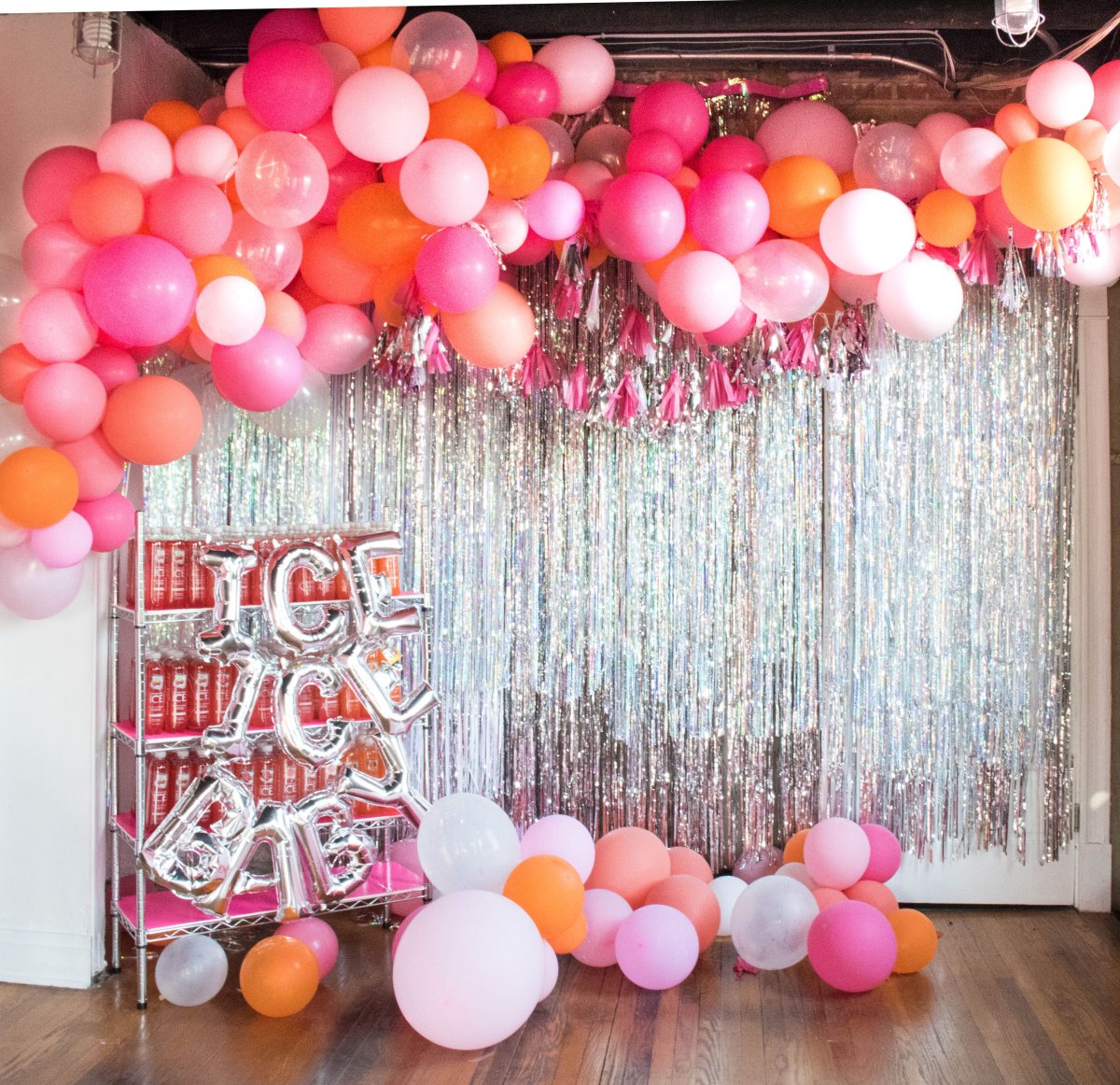 Разнокалиберная гирлянда черный золото хром белый