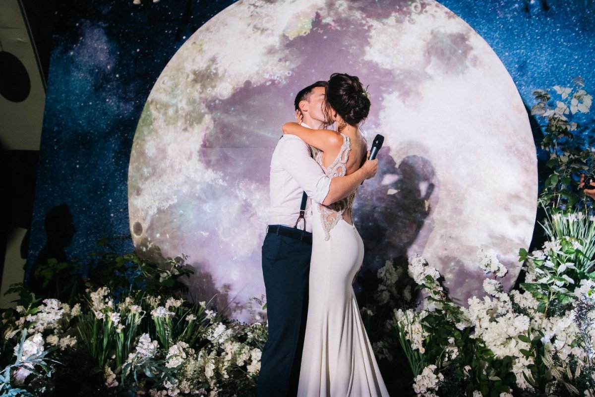 Свадебная фотосессия в стиле космос