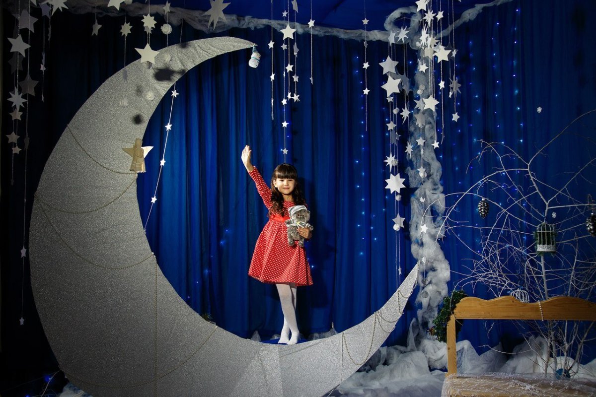 Фотозона на мольберте воздушными шарами