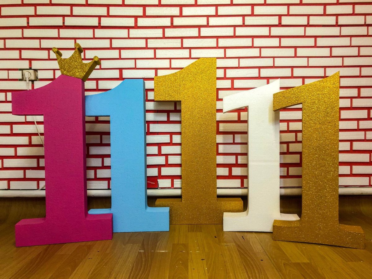 Буквы и цифры из пенопласта