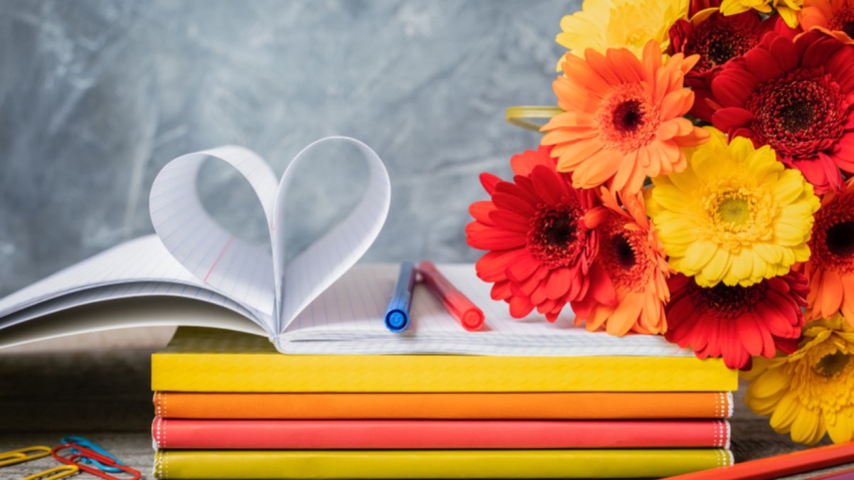 Открытки с днём учителя красивые