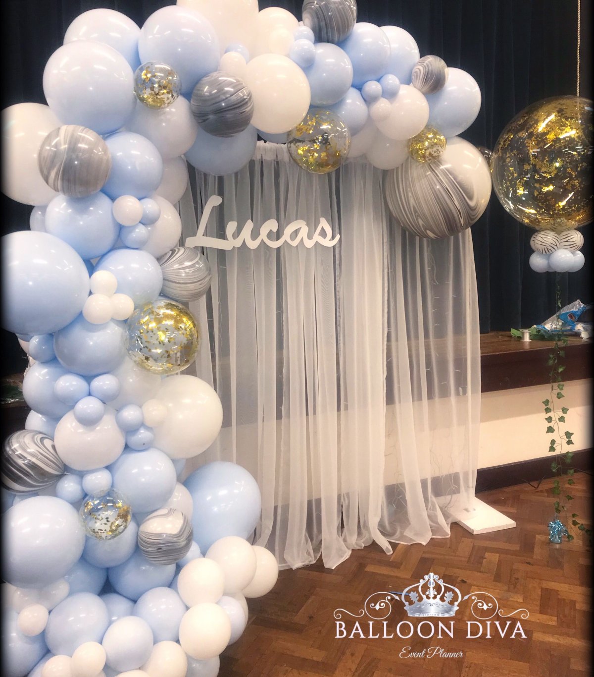 Фотозона из шаров на свадьбу