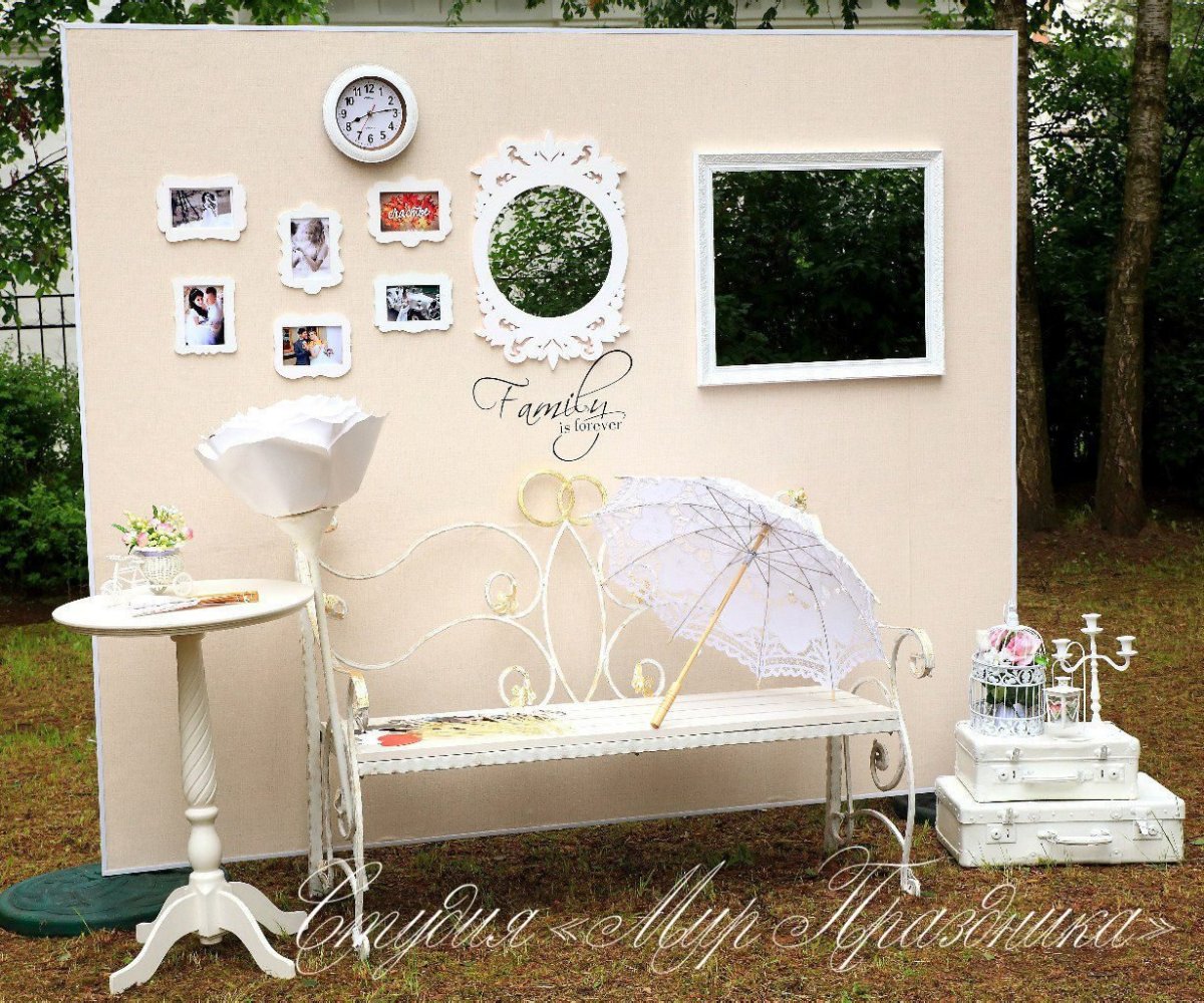 Баннер с логотипом компании для фотозоны