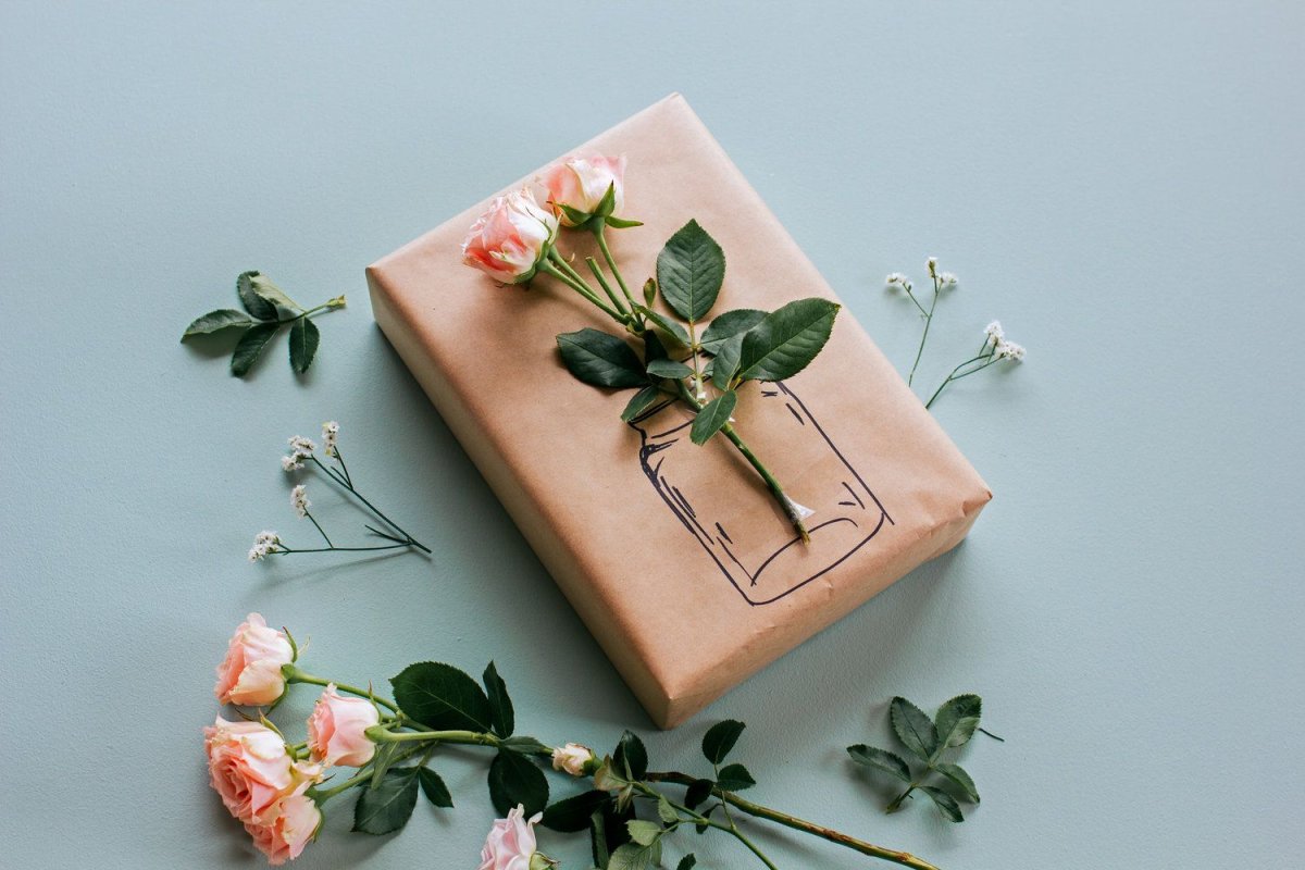 Упаковка подарков крафт