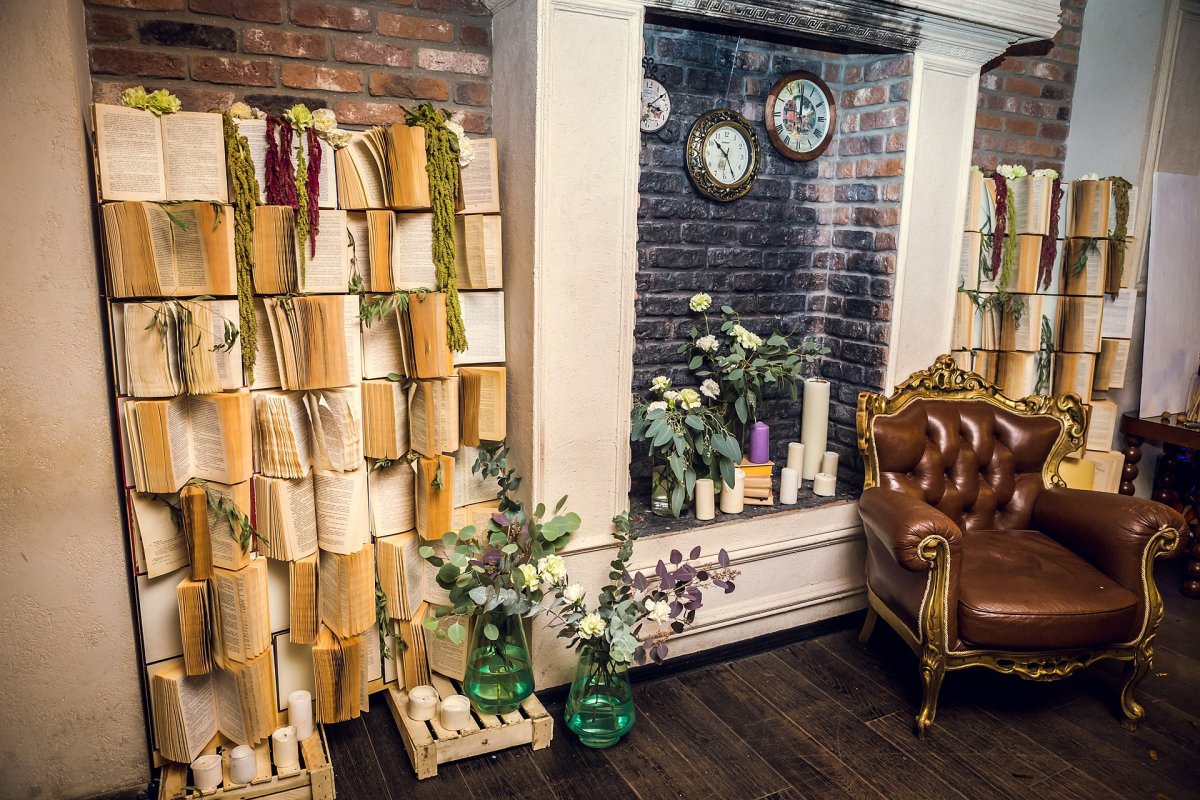 Фотозона в книжном стиле