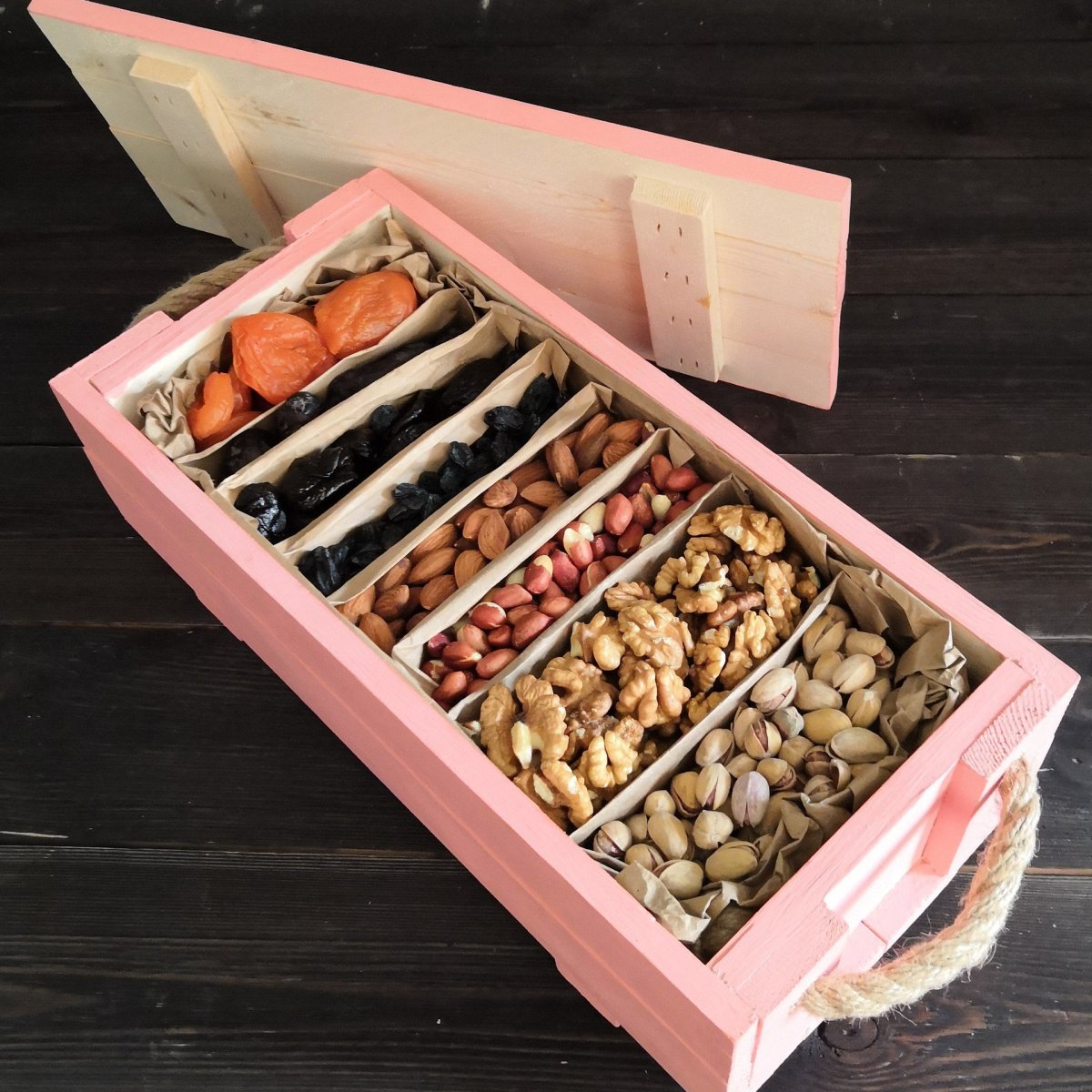 Подарочная коробка с сухофруктами