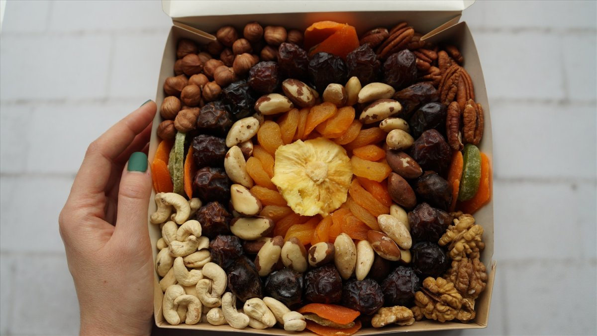 Сухофрукты в коробке