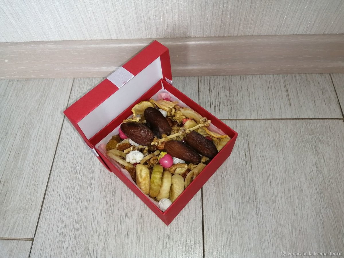 Ящик с сухофруктами