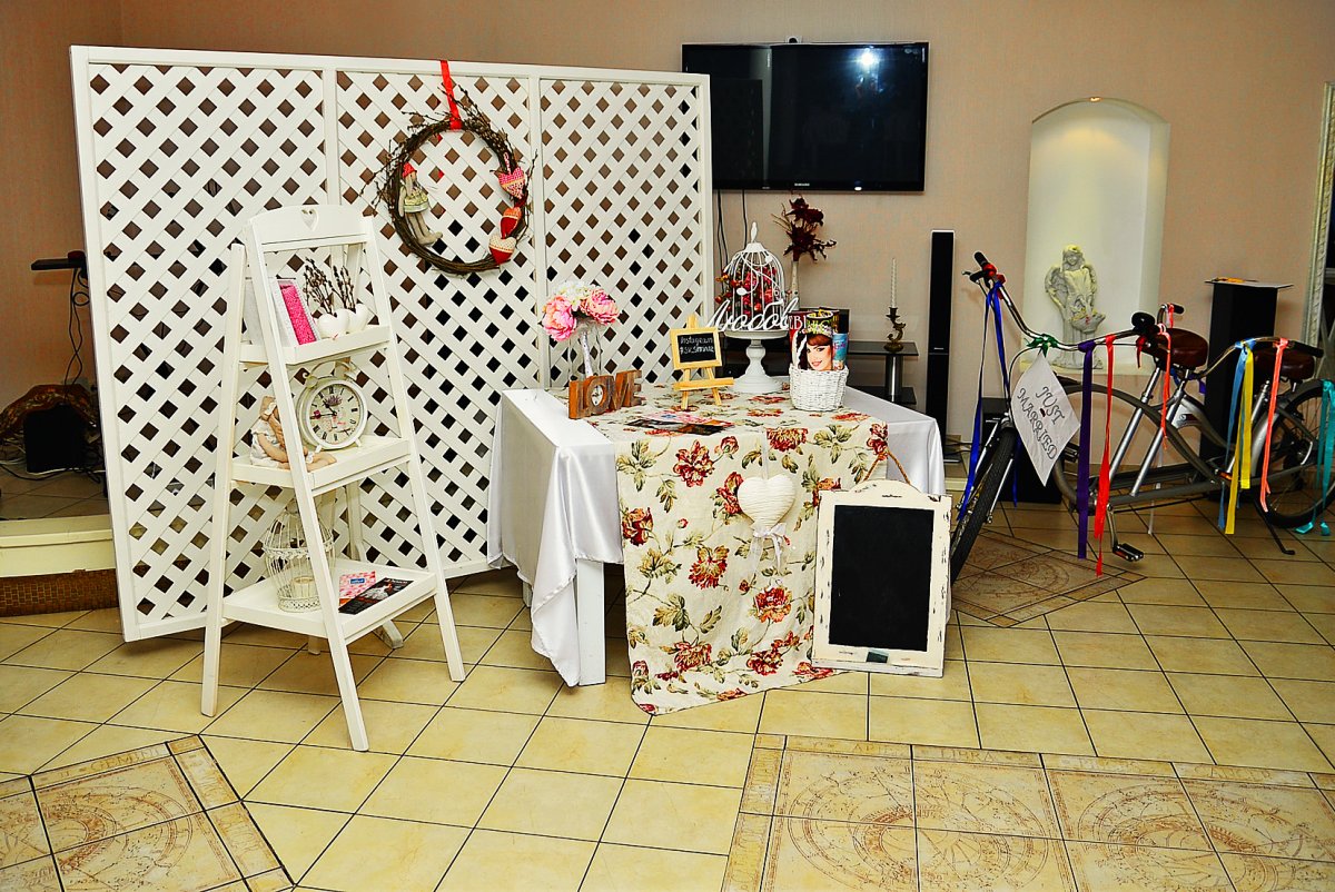 Стильная фотозона в розовом цвете