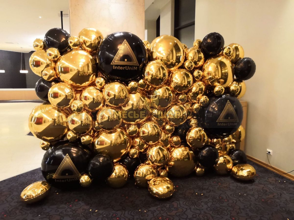 Фотозона из фольгированных шаров