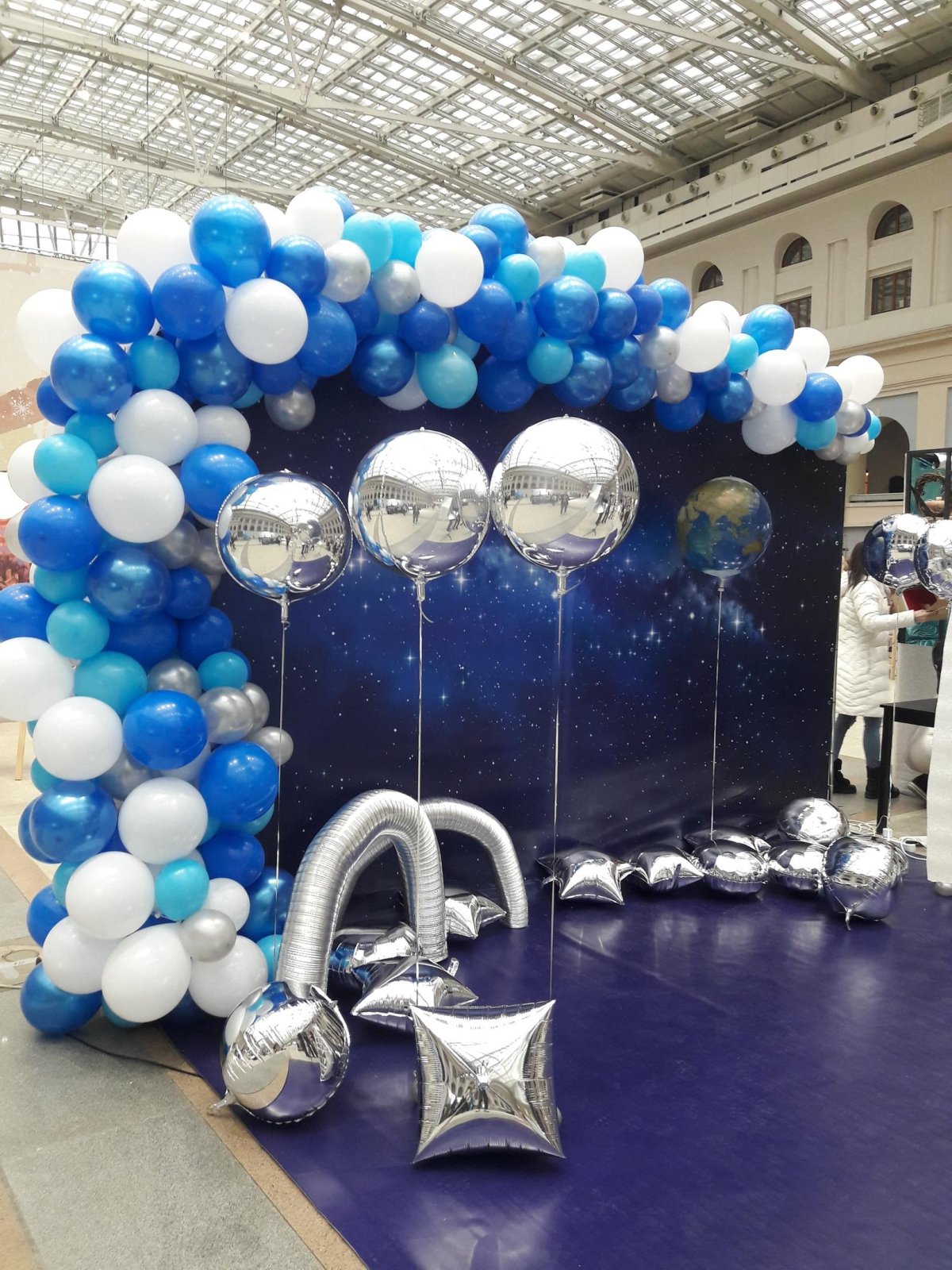 Украшение шарами в стиле космос