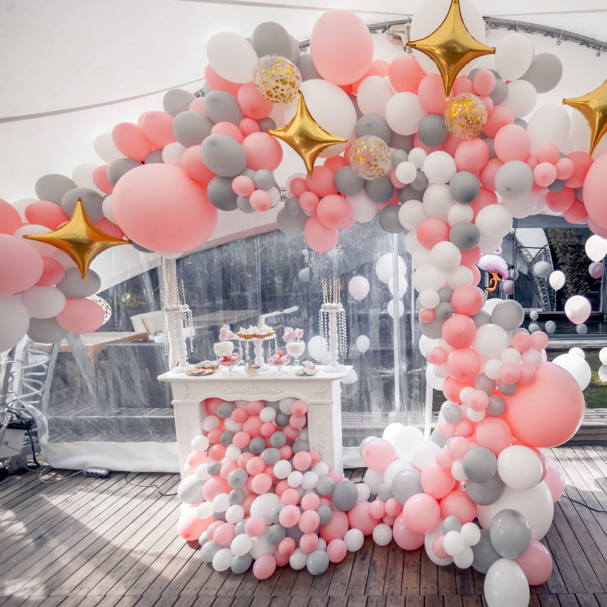 Стильное украшение шарами