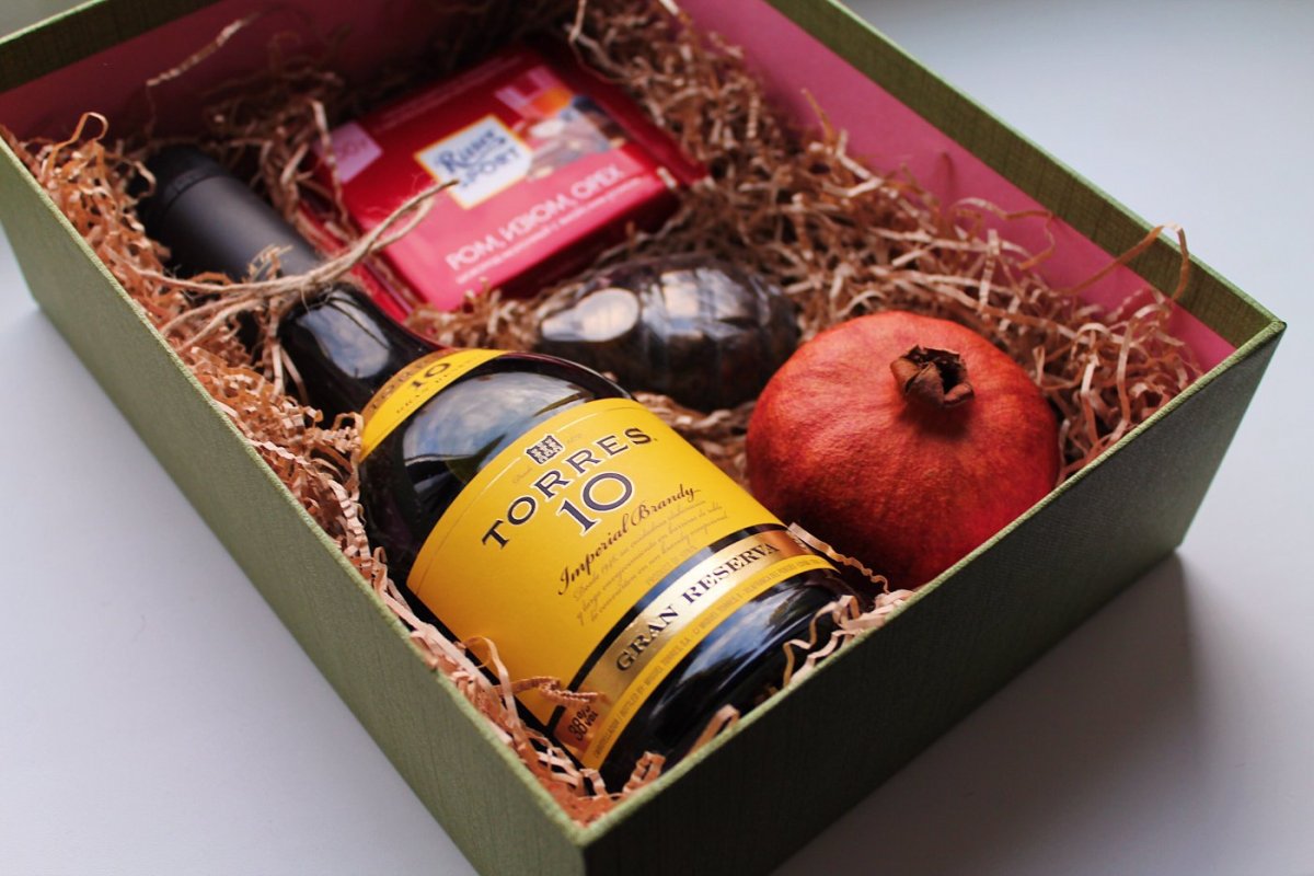 Подарочный ящик для мужчины с алкоголем