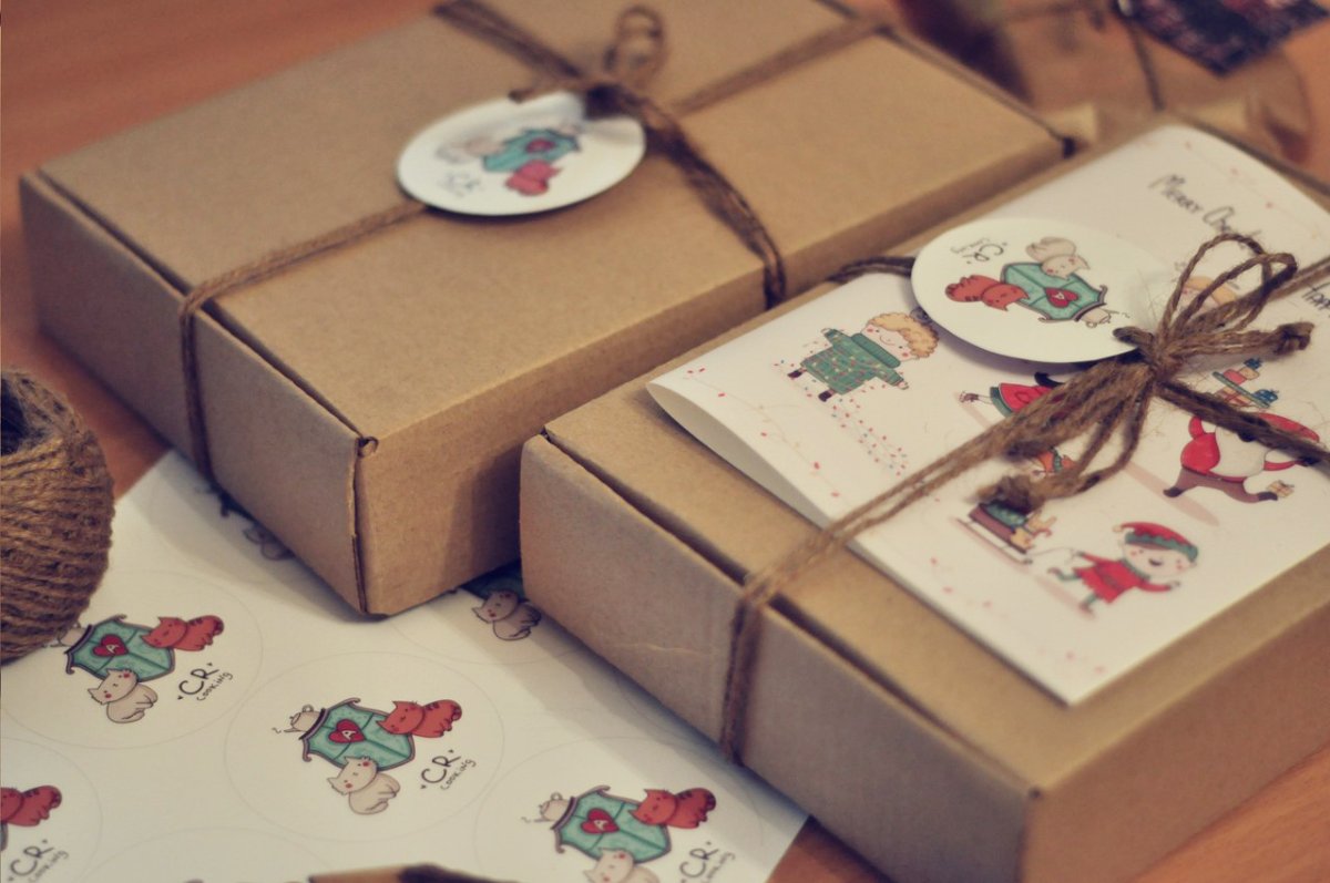 Черно розовая коробка подарочная