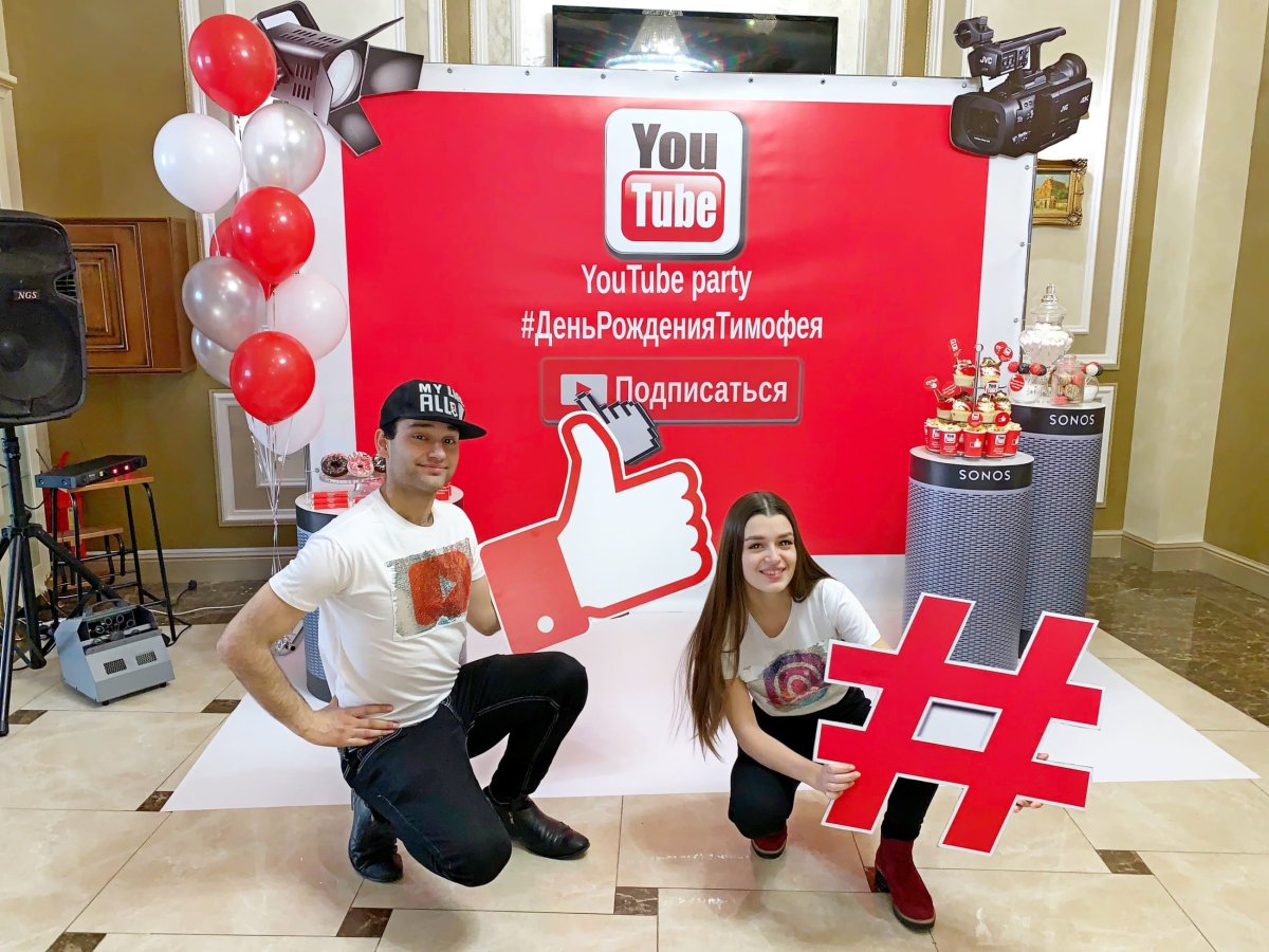 Новогодняя фотозона с пианино