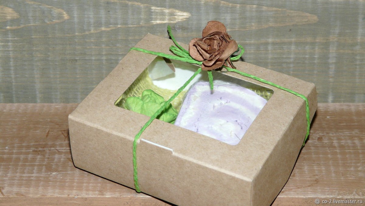 Крафтовые коробки с окном 18х18х7