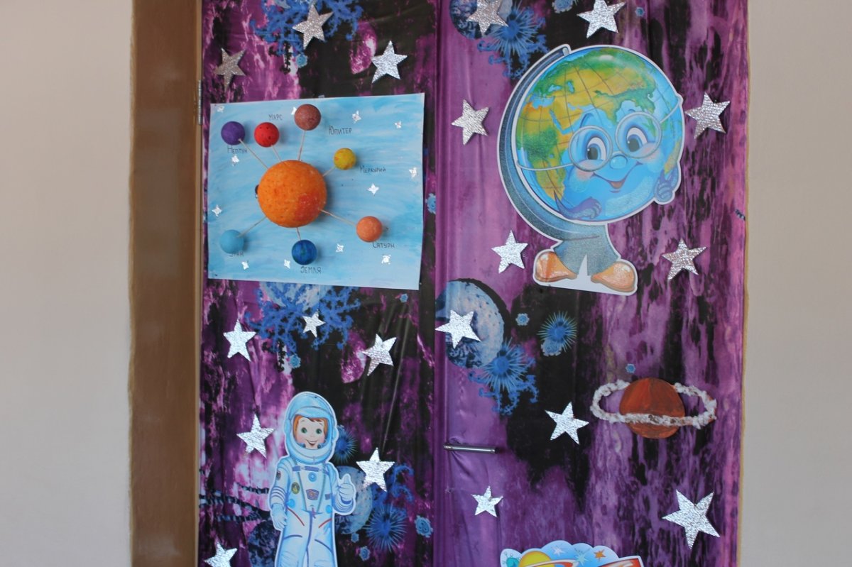 Украшение зала в космическом стиле