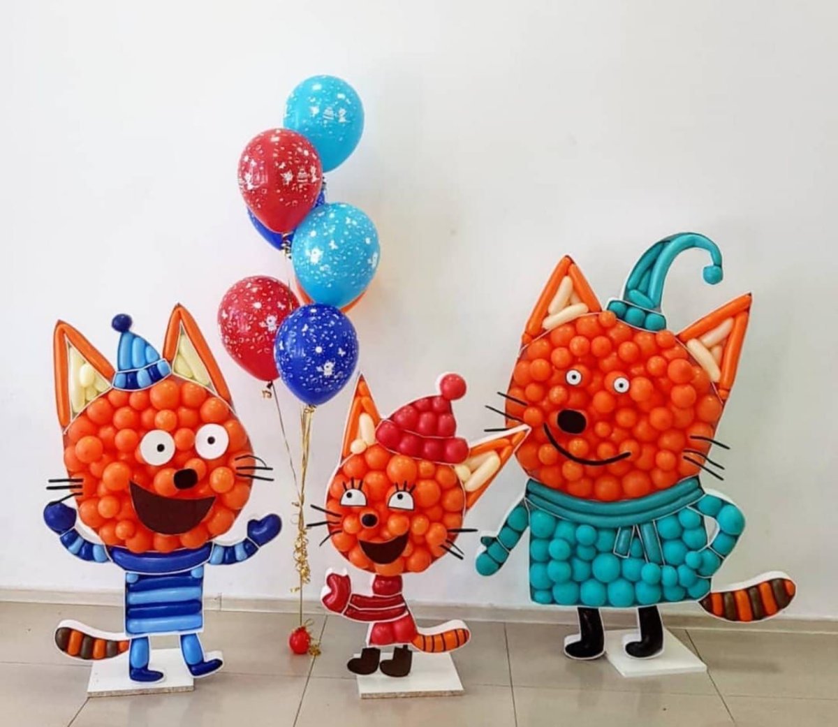 Три кота декорации