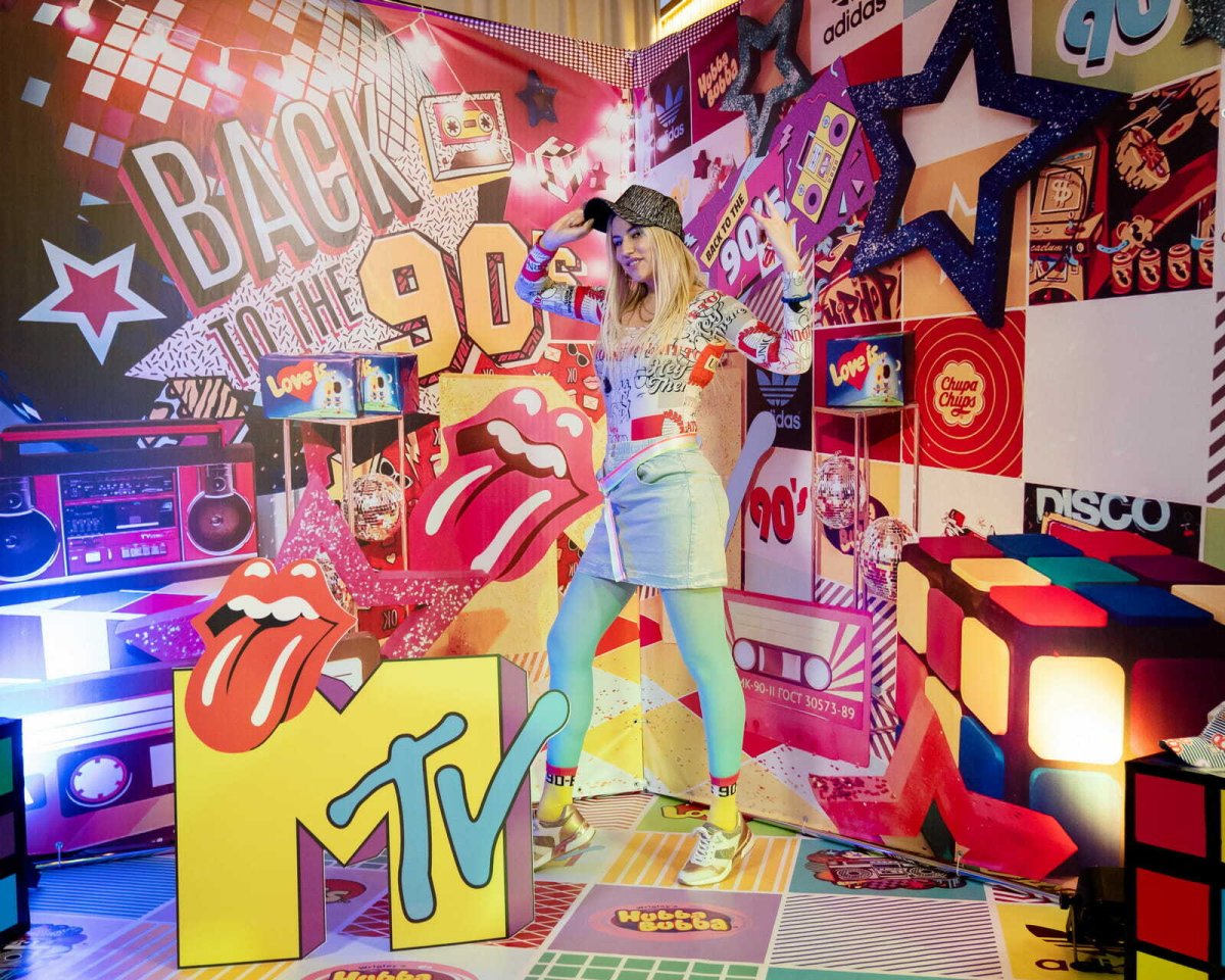 Фотозона в стиле 90-х