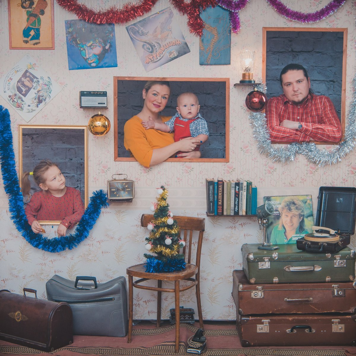 Фотобутафория для вечеринки в стиле 90-х