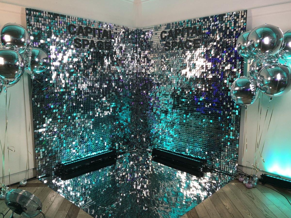 Фотозона с пайетками