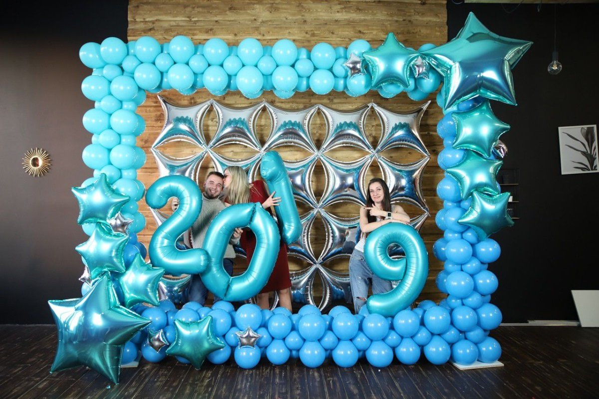 Фотозона из шаров на выпускной