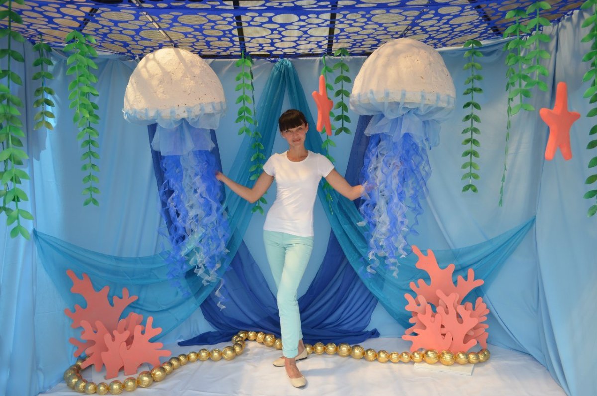 Украшения стен театра