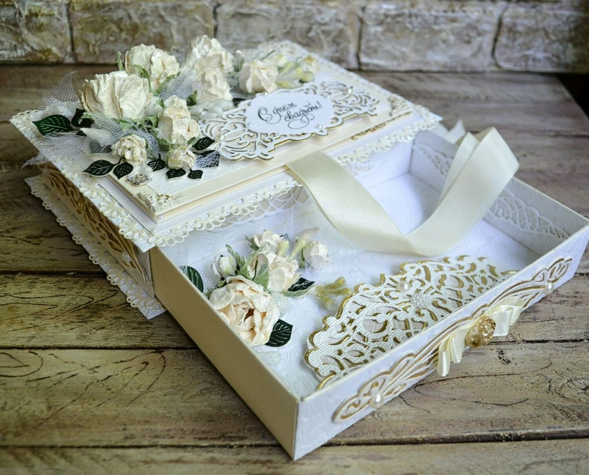 Круглая коробка для денег на свадьбу