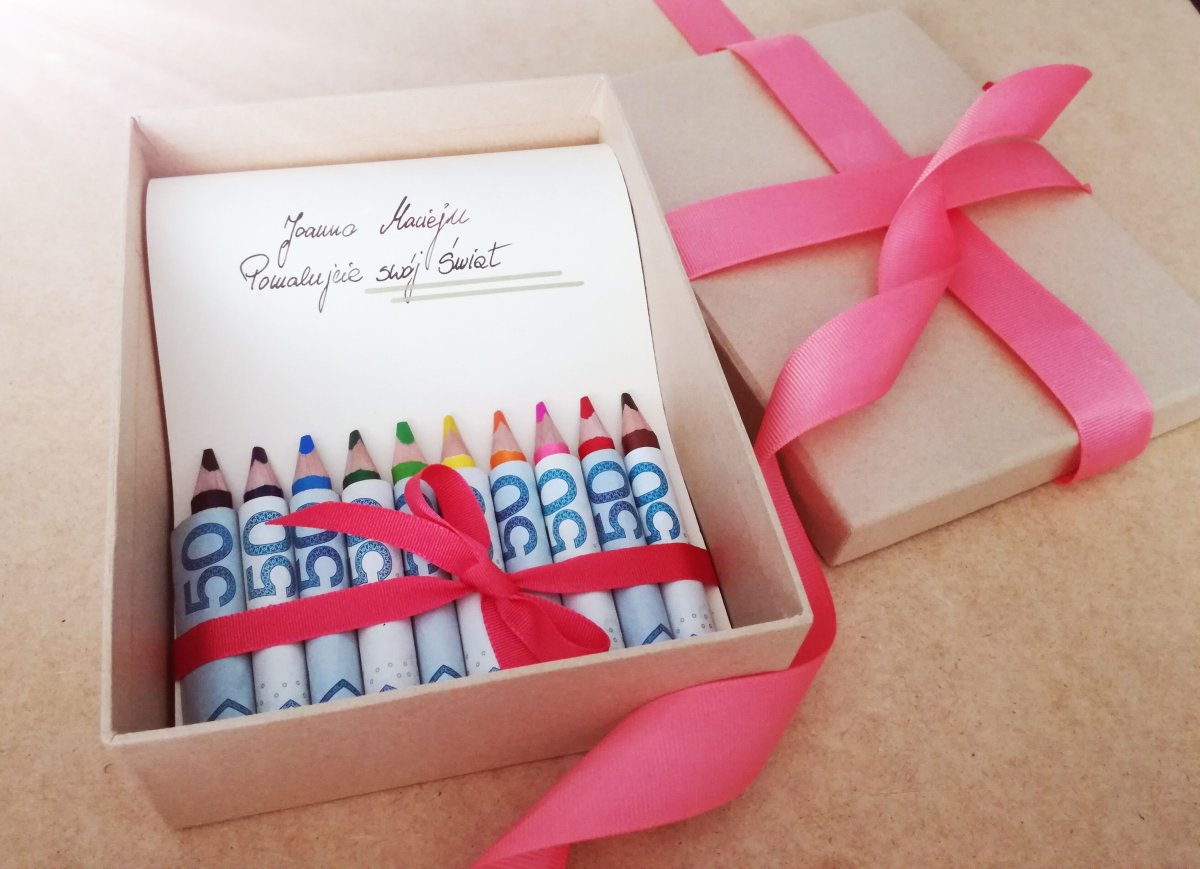 Подарки цветы и коробки