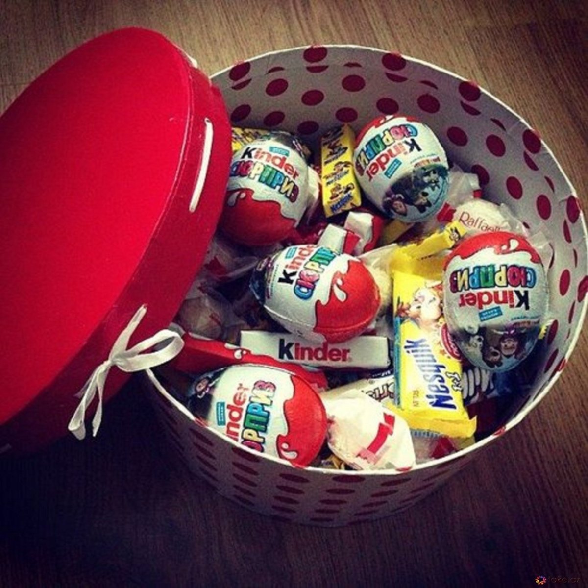 Сладости для девушки от парня