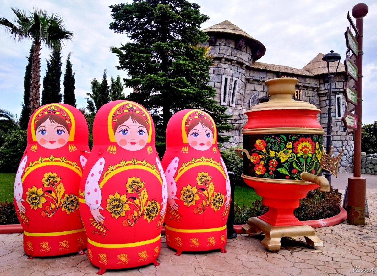 Матрешки в разных росписях