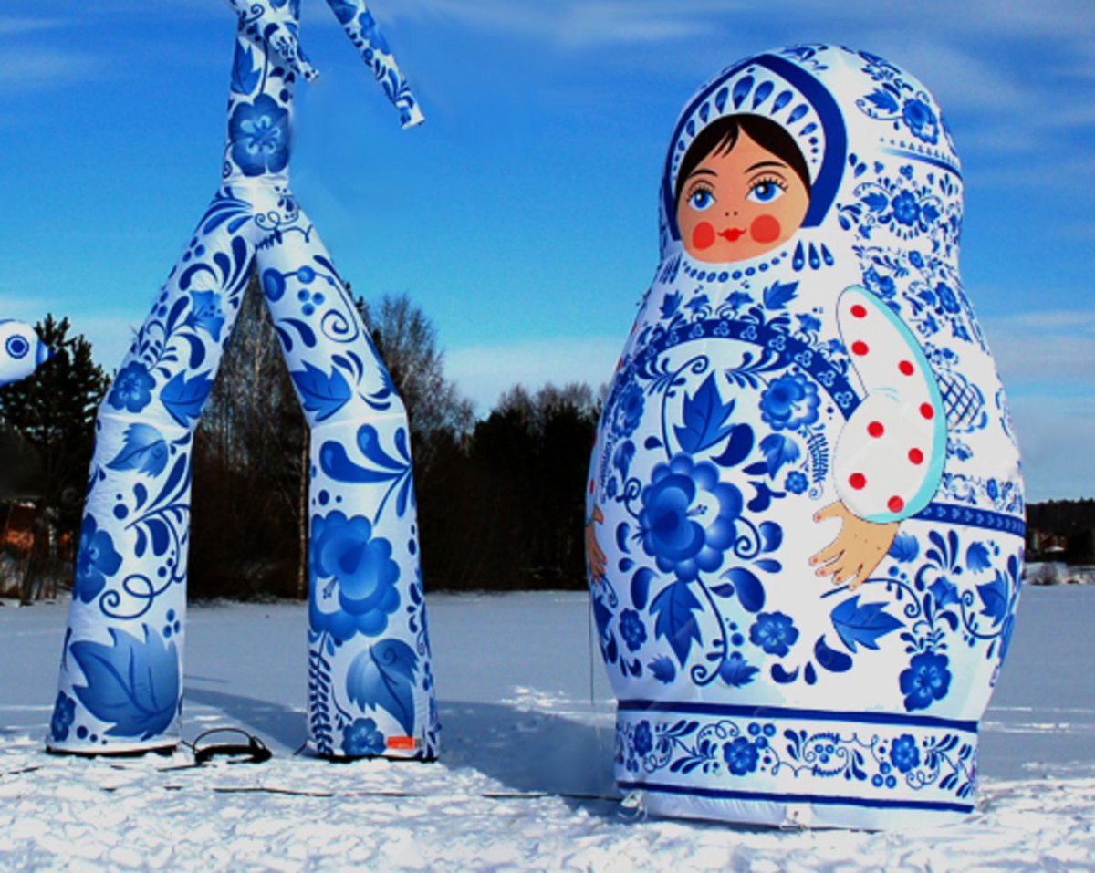 Надувная Матрешка Гжель