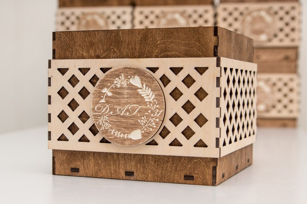 Коробка из фанеры для подарка