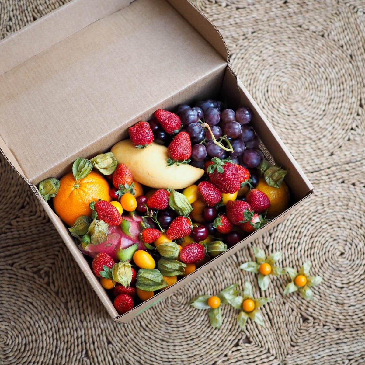 Букеты в красных тонах в подарок