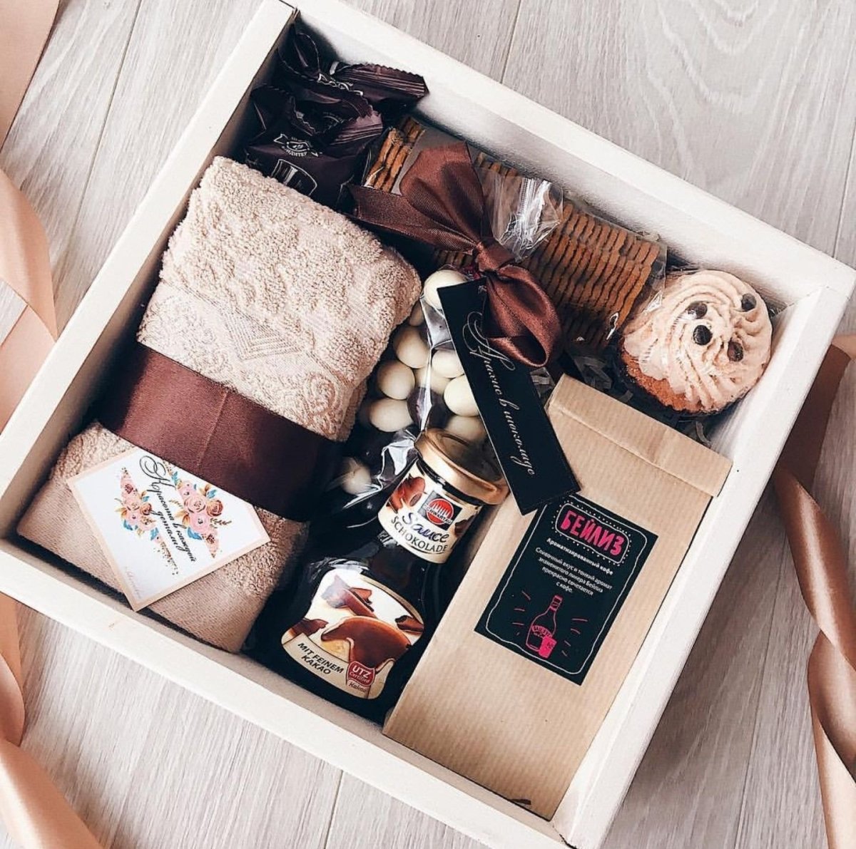 Подарочная коробка с конфетами