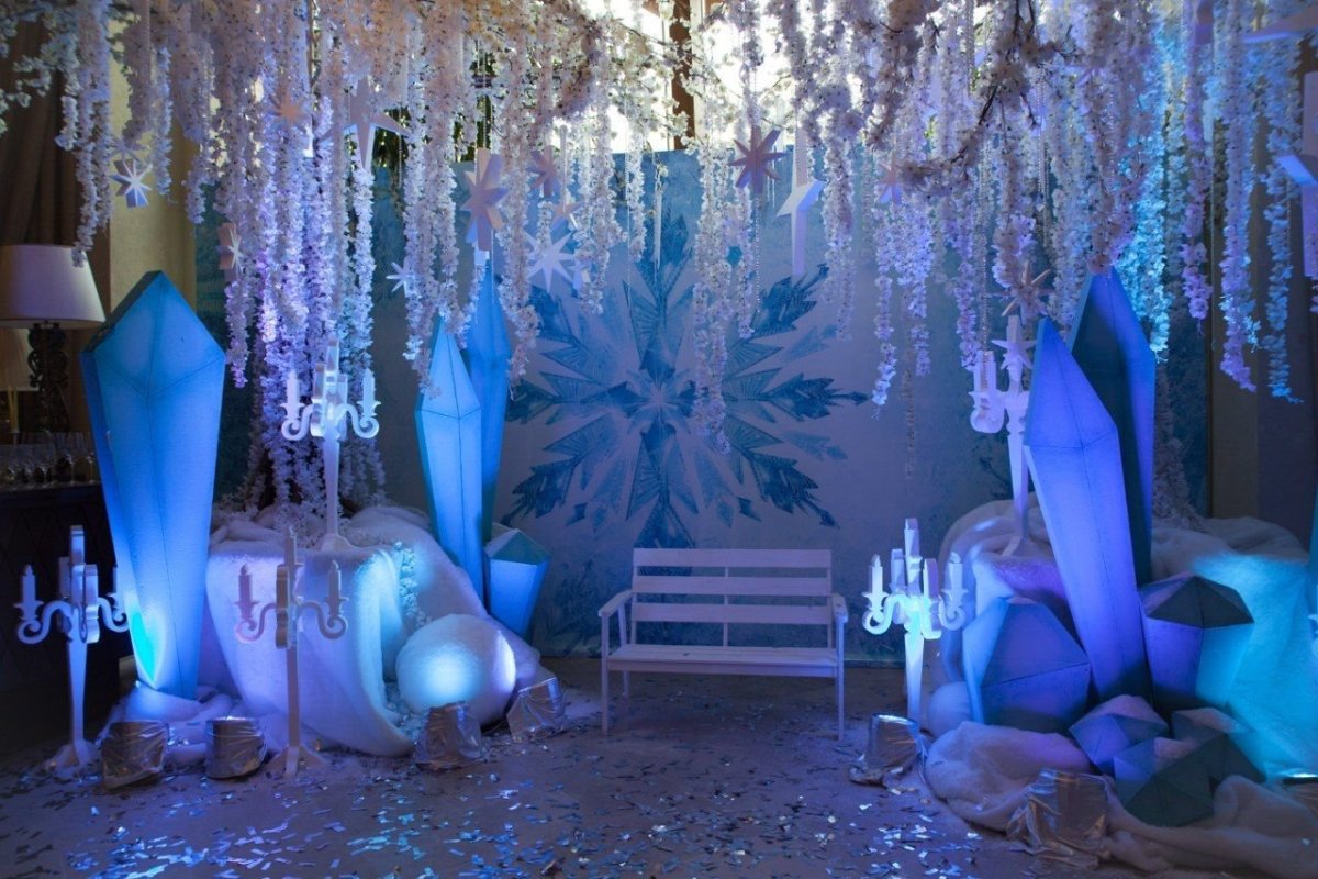 Украшение в стиле снежной королевы