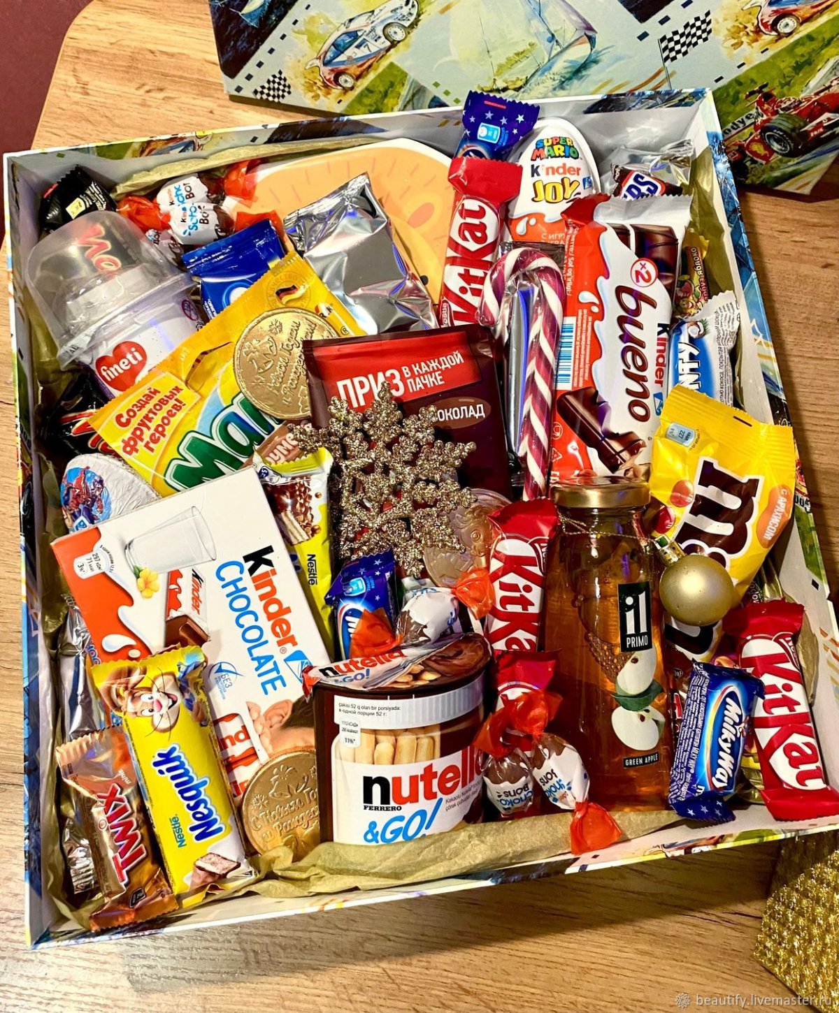 Коробочка со сладостями