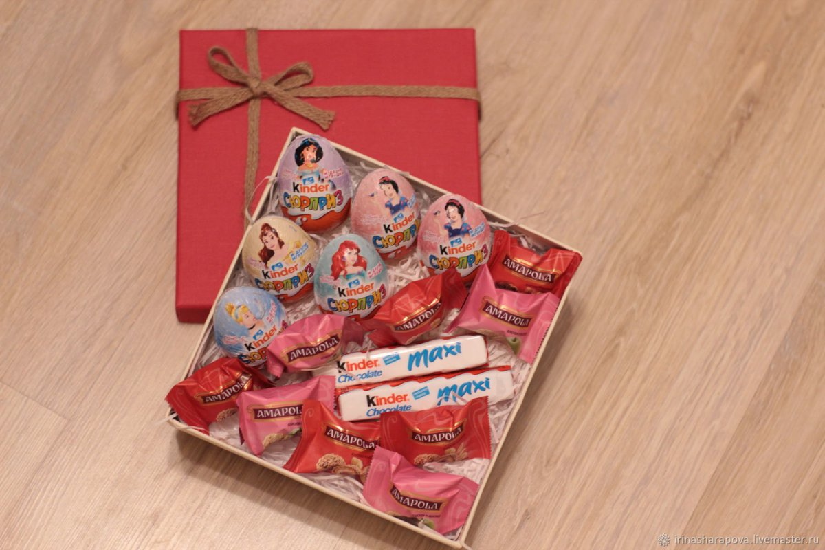Подарочные коробки со сладостями