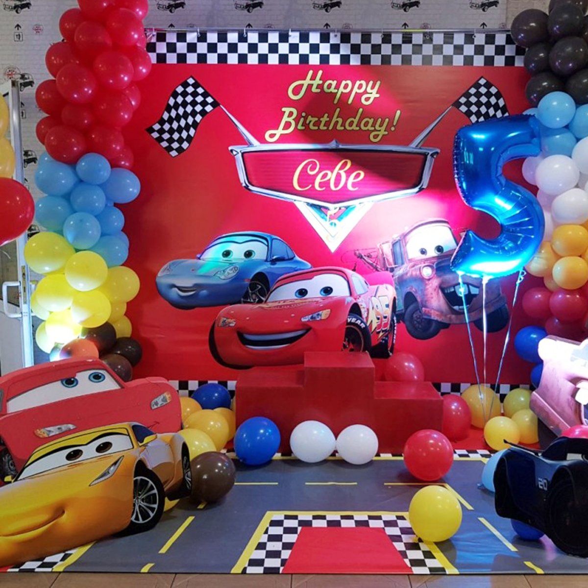 Фотозона Тачки