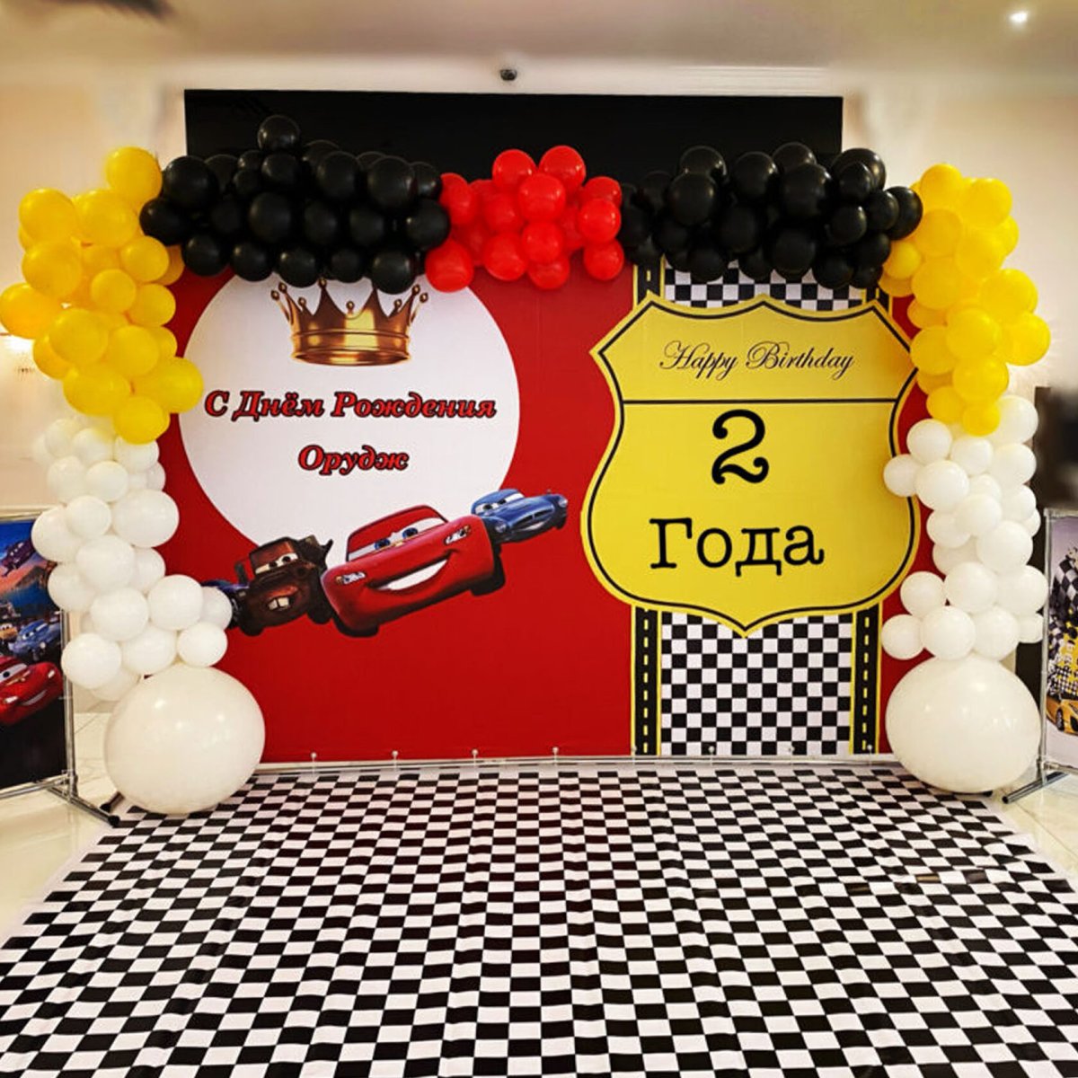 Фотозона в стиле Тачки