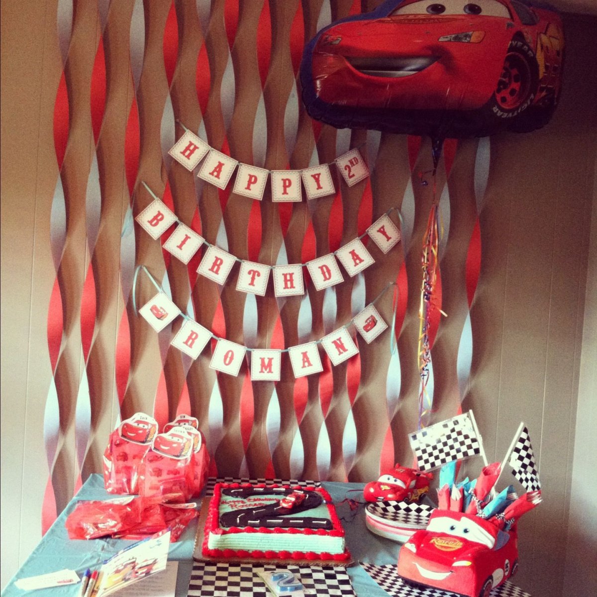 Украшение шарами в стиле Тачки