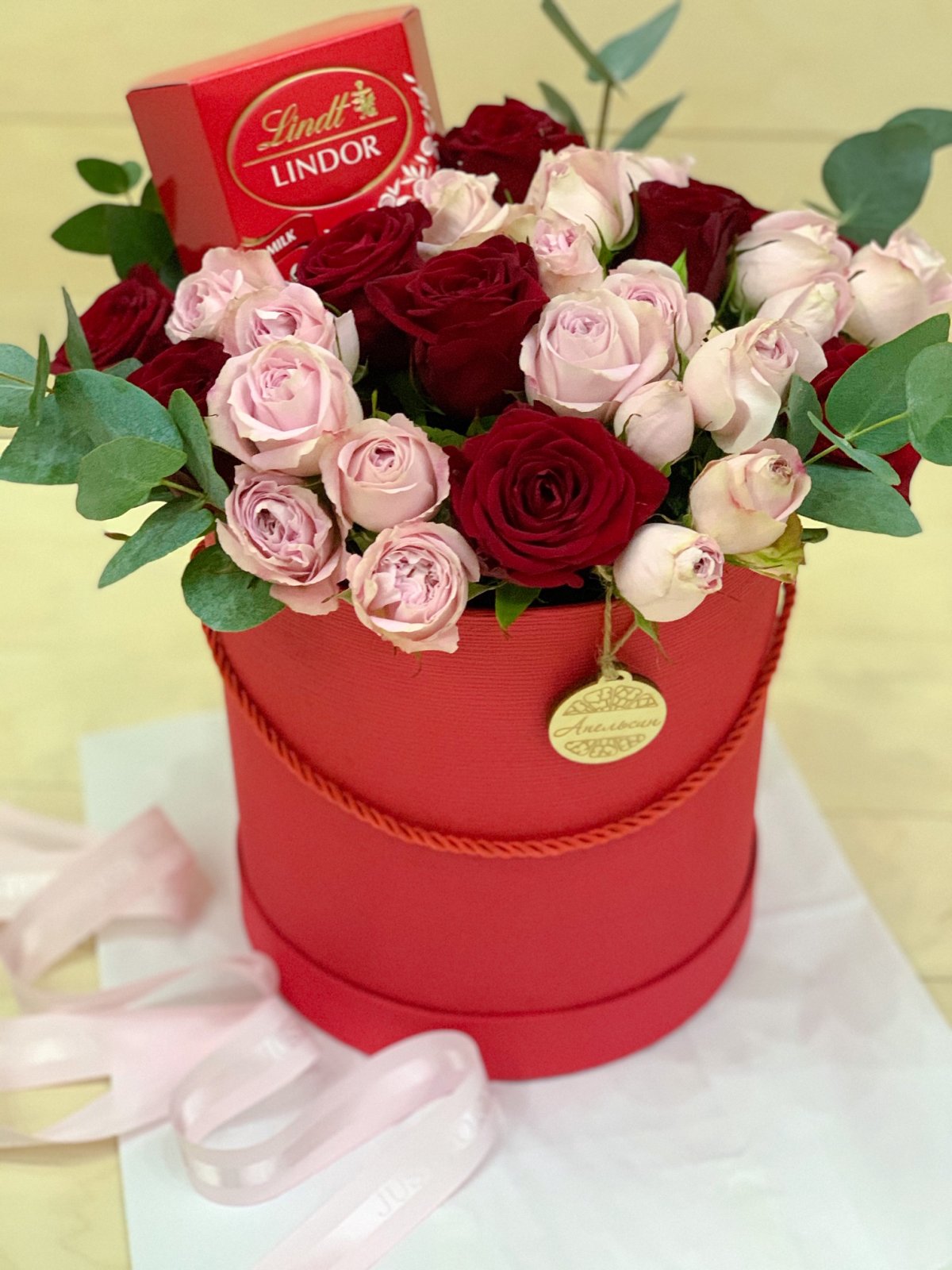 Букет из роз в коробке