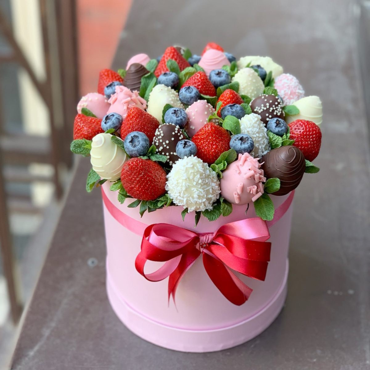 Цветы в коробке фон