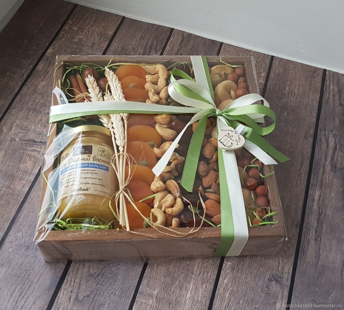 Чемодан из картонной коробки