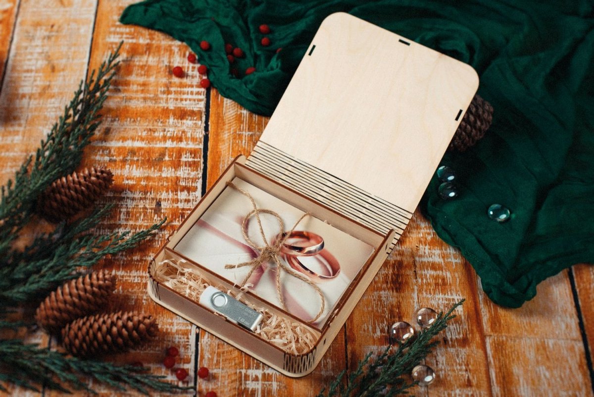 Деревянная коробочка