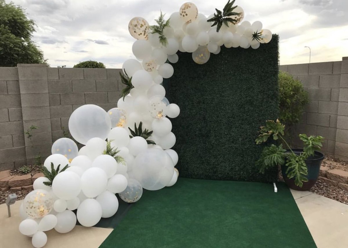 Фотозона золотые шарики