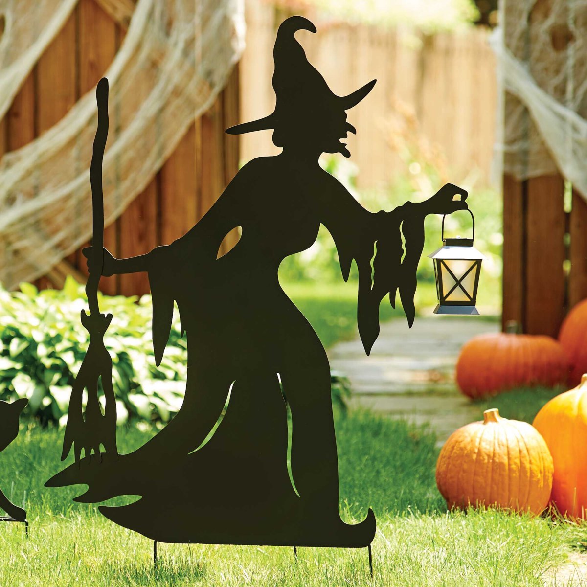 Картонные декорации на Хэллоуин