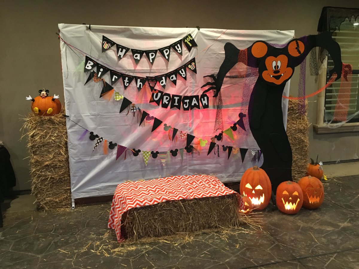 Фотозона на Хэллоуин для детей